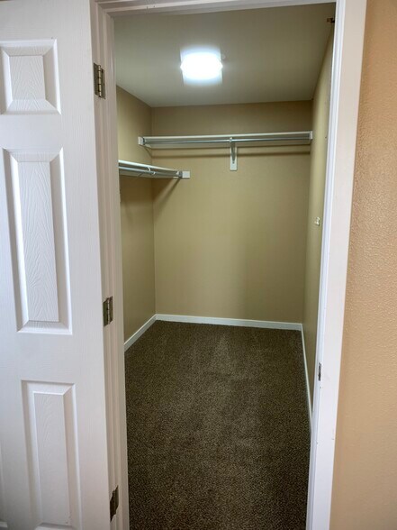 Building Photo - 33 S Boulder Cir