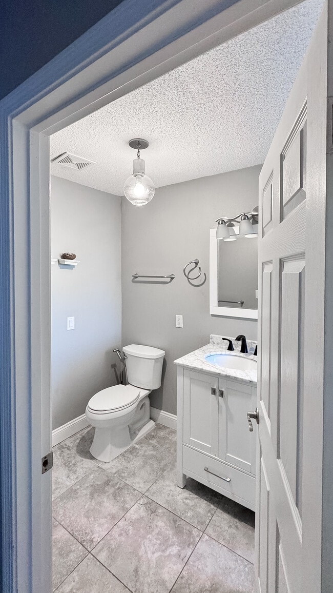 Building Photo - 931 Holbrook Cir