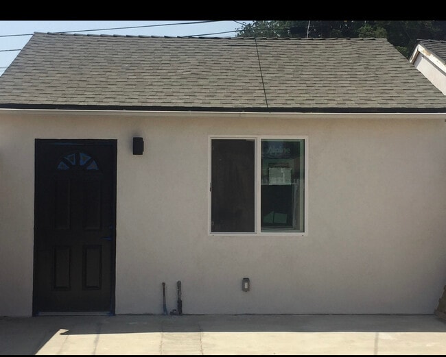 Building Photo - 6271 Saloma Ave