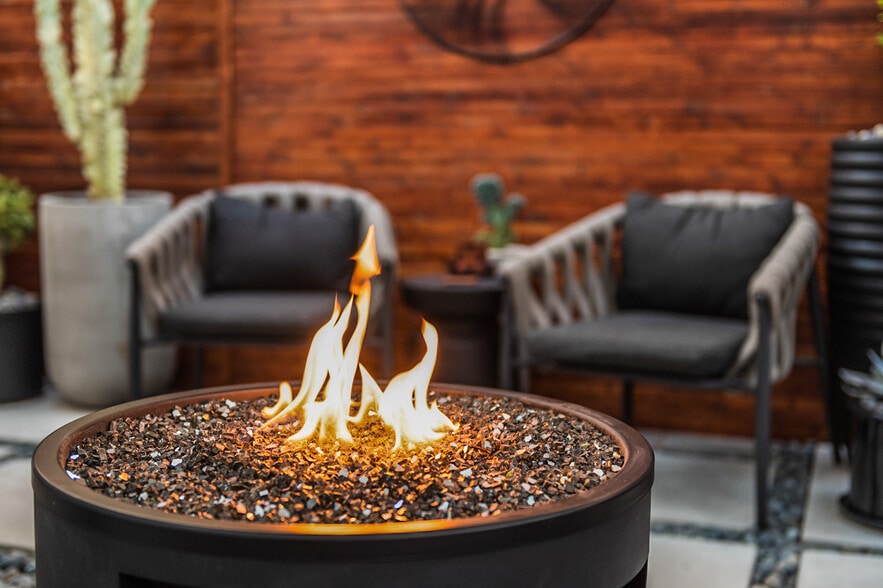 Building Photo - 509 E Buckthorn St