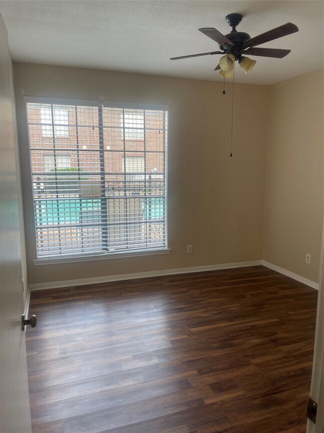 Building Photo - 2121 El Paseo St