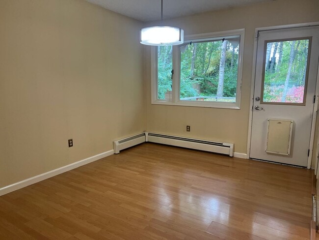 Building Photo - 4 Bedroom House in Prime Oceanview Location
