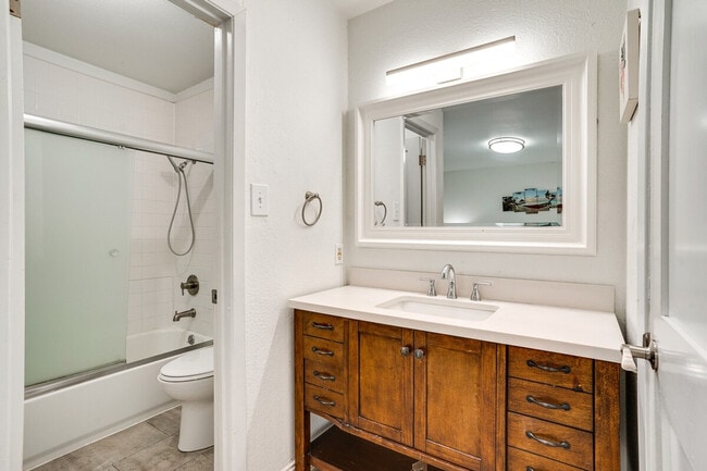 Building Photo - 6648 E Lovers Ln