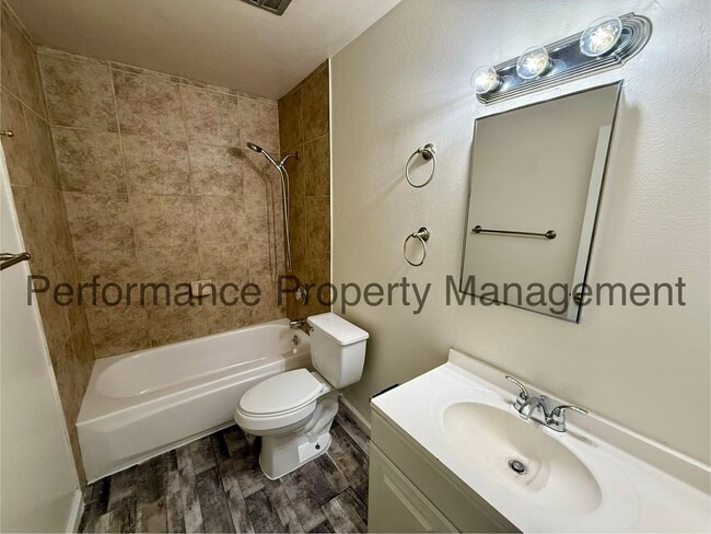 Building Photo - Beautiful 4 Bed/2 Bath SW Bakersfield Home w/ RBP & $0 Deposit Option