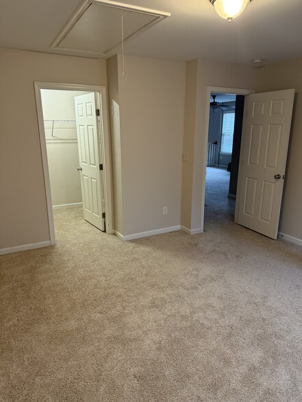 Building Photo - 8311 Viewpoint Ln