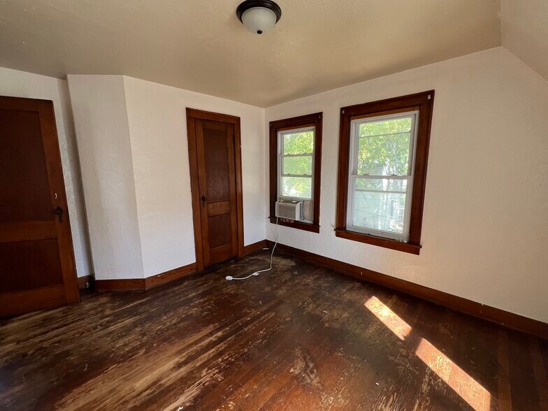 Building Photo - 608 N Sandusky St