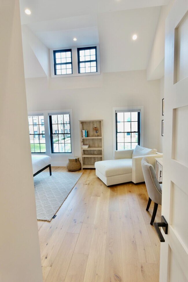 Building Photo - Luxury Rowhouse Living in Columbia Heights (w/Solar!)