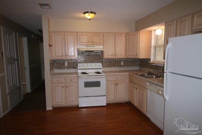 Building Photo - 3160 Palmdale Ave