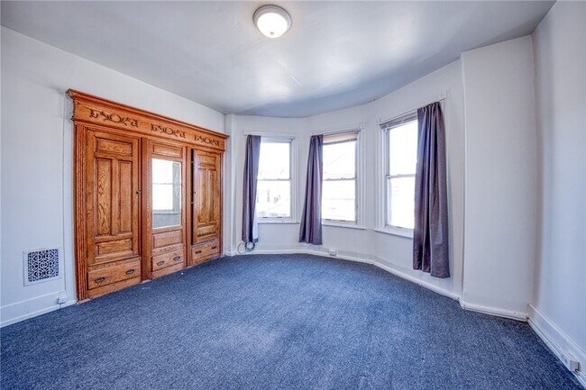 Building Photo - 354 Ophelia St