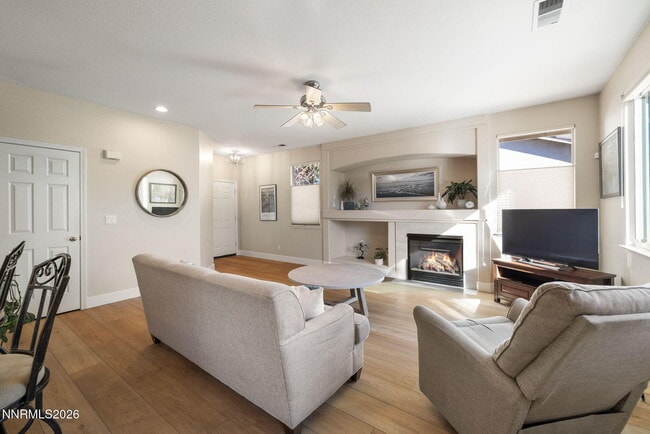 Building Photo - 10560 Vista Alta Dr