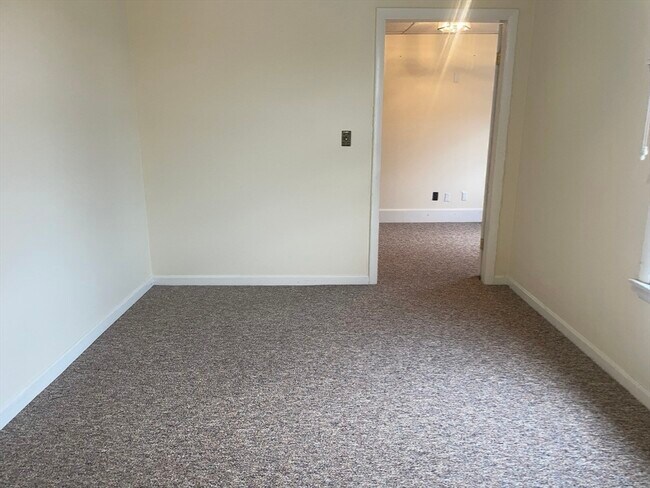 Building Photo - 228 Main St