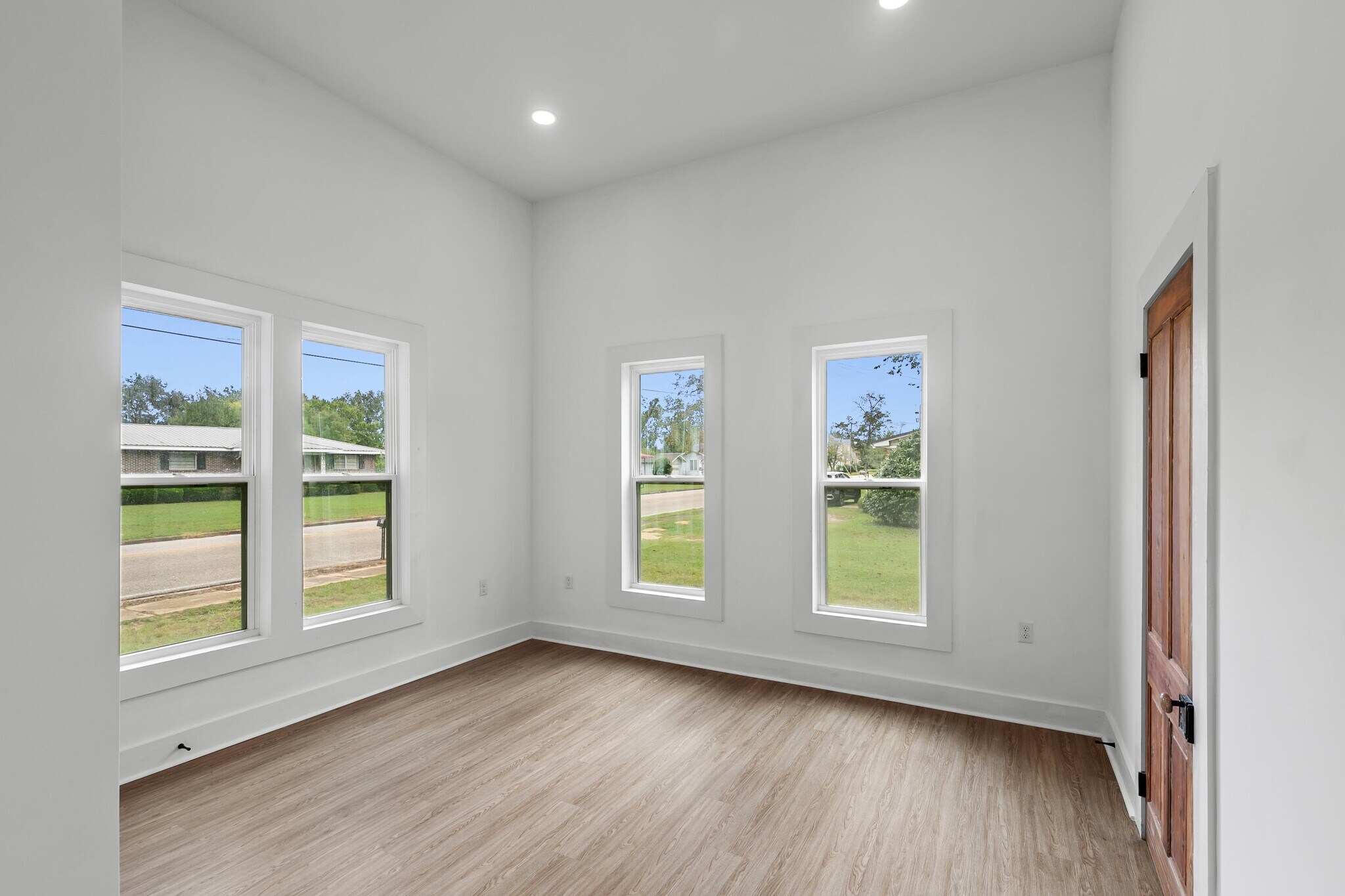 Building Photo - 142 S Broad St