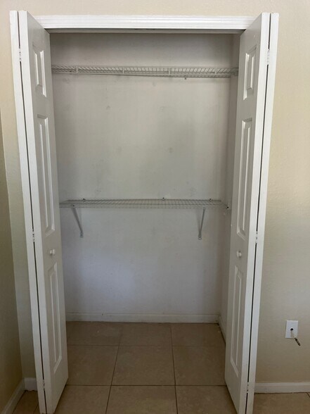 Building Photo - 2819 SE 15th Rd