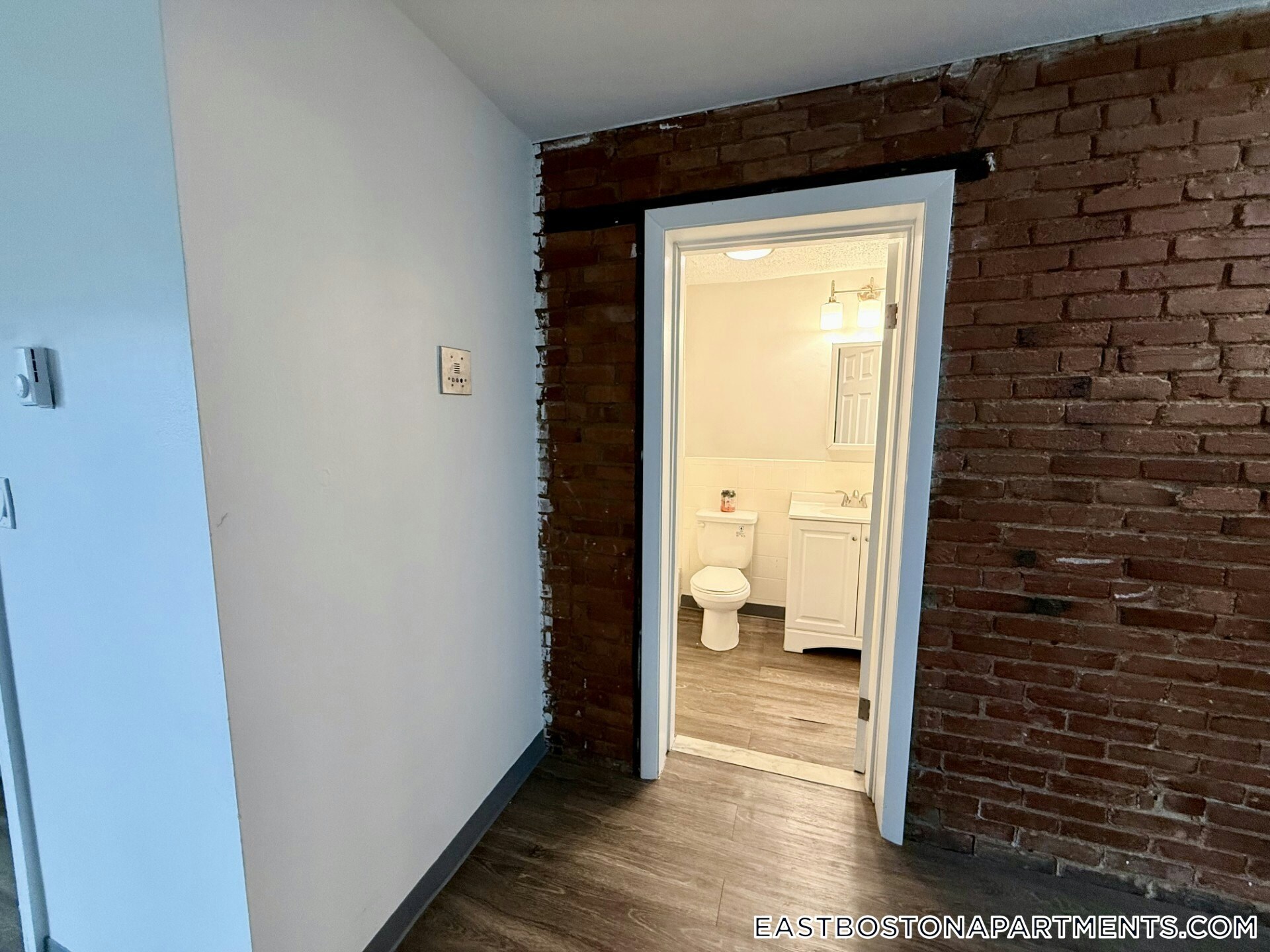 Building Photo - 298 Meridian St