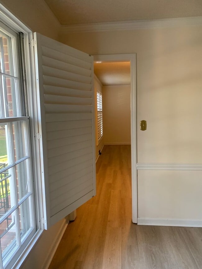 Building Photo - NORTH HILLS CHARMER--2 STORY--DOWNSTAIRS BEDROOM/OFFICE--FORMAL AREAS-LAUNDRY/MUD AREA-CARPORT