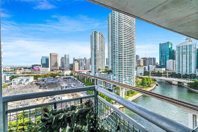 Building Photo - 690 SW 1st Ct