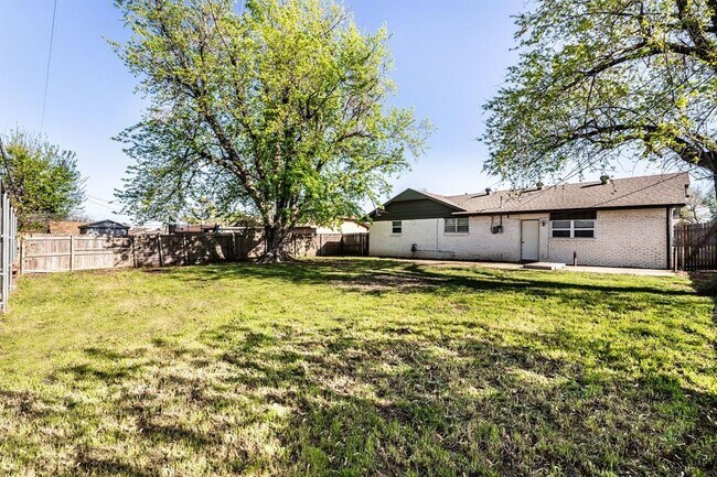 Building Photo - 617 Queensboro Pl