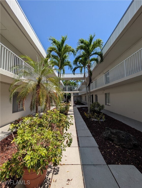 Building Photo - 1830 Maravilla Ave