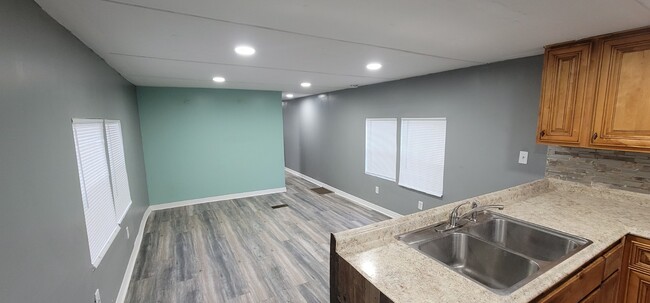 Building Photo - 9660 Valerie St