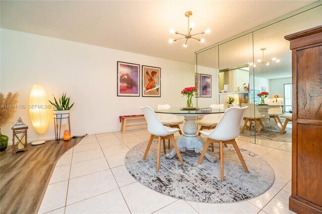 Building Photo - 2101 Lucaya Bend