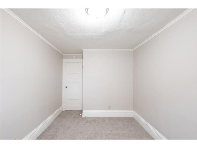 Building Photo - 678 Hawthorne Ave E