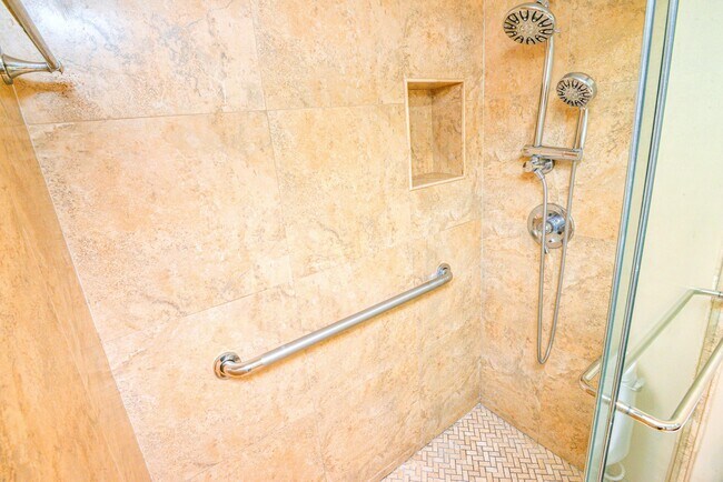 Building Photo - 2661 S Course Dr