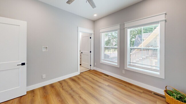 Building Photo - 5BR Townhome in Fort Sanders | Walk to UTK