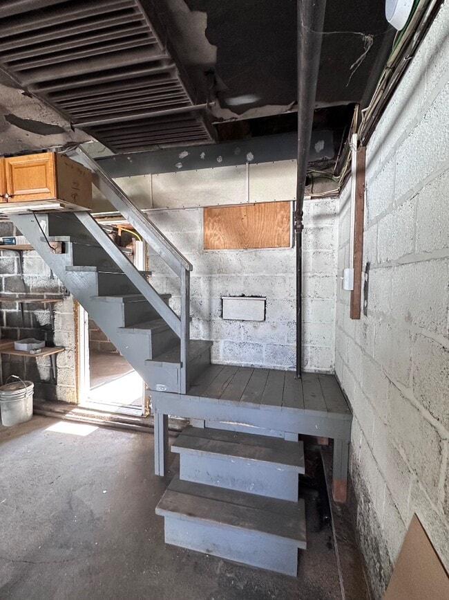 Building Photo - 120 E Green St