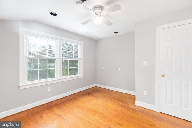 Building Photo - 1445 Heatherstone Dr