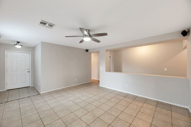 Building Photo - 3 bed 2 bath home in the Arizona Impressio...