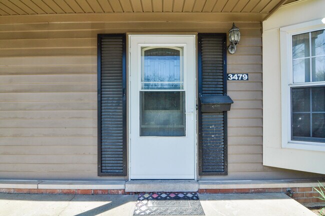 Building Photo - 3479 Burbank Dr