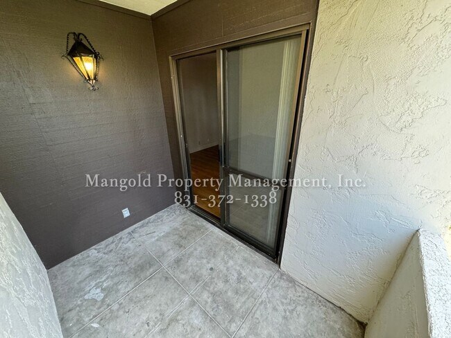 Building Photo - Spacious 1-Bed, 1-Bath Condo Located At Oc...