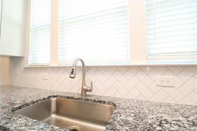 Building Photo - 755 Amarra Dr