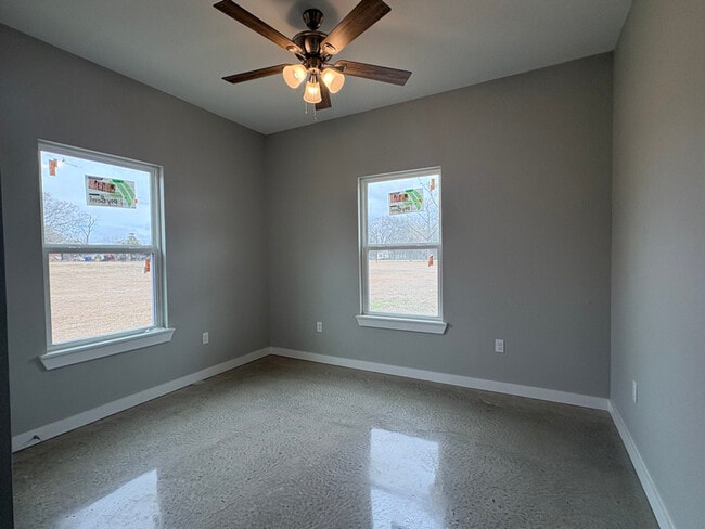 Building Photo - 408 S Gibson St