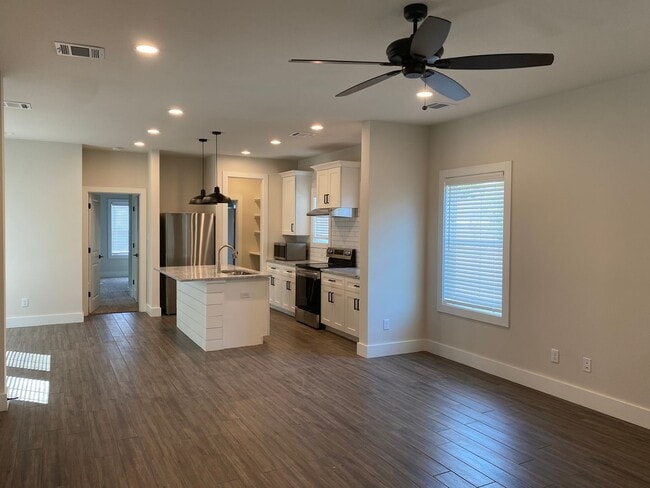Building Photo - 205C Sterling