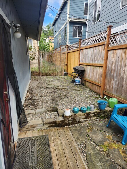 Building Photo - 4845 Delridge Way SW