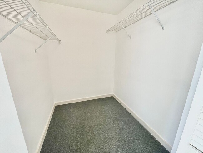 Building Photo - Unfurnished 2 BR condo Annual Rental in Ti...