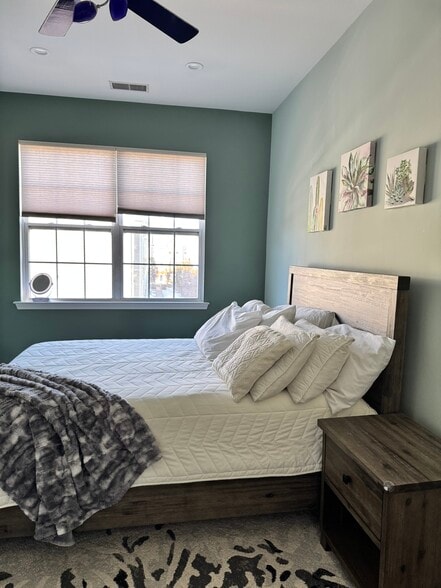 Building Photo - 813 Deluca Rd