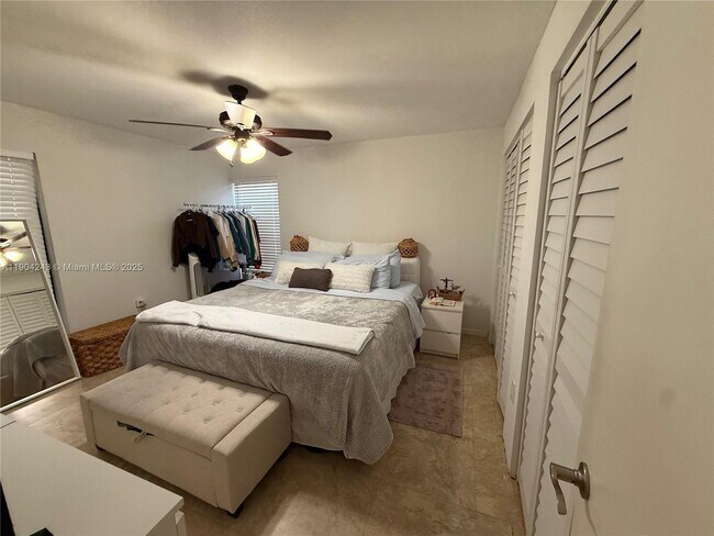 Building Photo - 12035 NE 2nd Ave