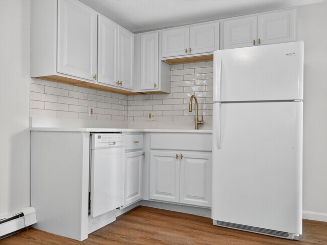 Building Photo - 471 Medford St