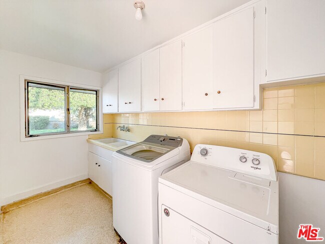 Building Photo - 5160 Los Feliz Blvd