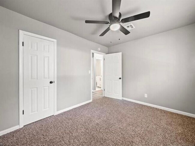 Building Photo - Beautiful Renovated 3 Bedroom Ready Late May