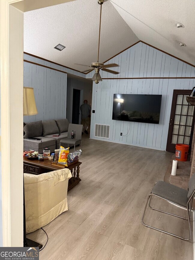 Building Photo - 101 Smoke Rise Dr