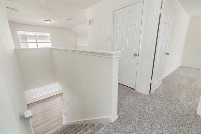 Building Photo - 9410 Calwood Cir