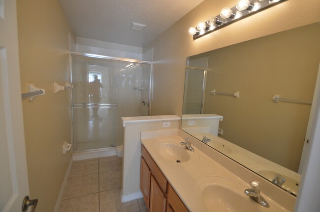 Building Photo - ALTAMONTE SPRINGS: 2 Story Townhouse, 3 bed/2.5 Bath, 1 Car Garage