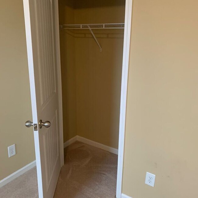 Building Photo - Townhome Condo