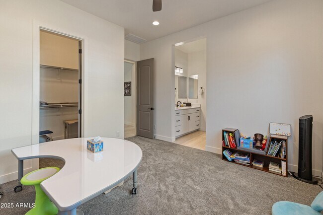 Building Photo - 4236 E Whisper Rock Trl