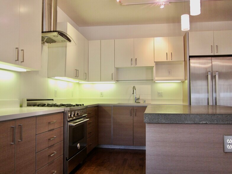 Kitchen - 20 Boardman Pl