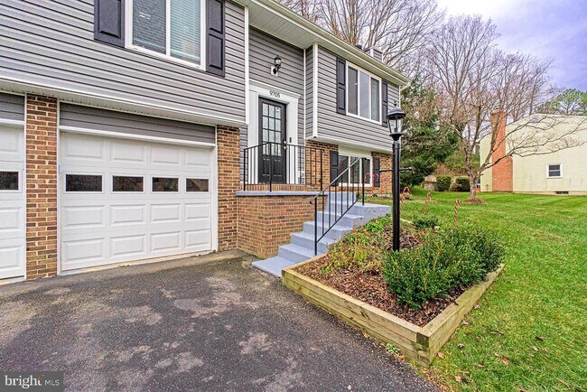 Building Photo - 9705 Locust Hill Dr