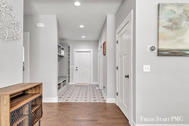 Building Photo - Spacious 6-Bedroom Retreat in Rockford with 3.5 Luxurious Baths